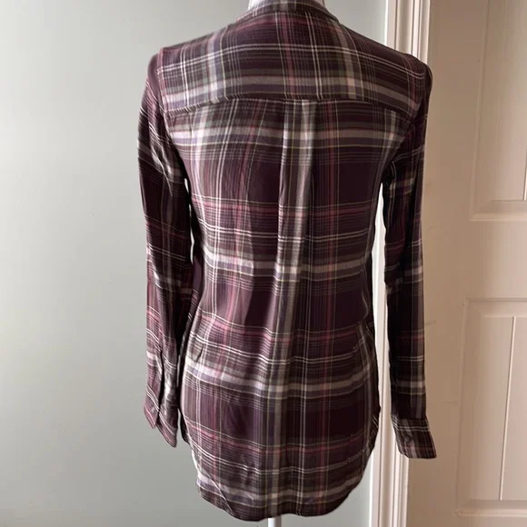 NWOT Eddie Bauer V-Neck Long sleeve Plaid button-down Shirt Violet XS - Picture 3 of 6